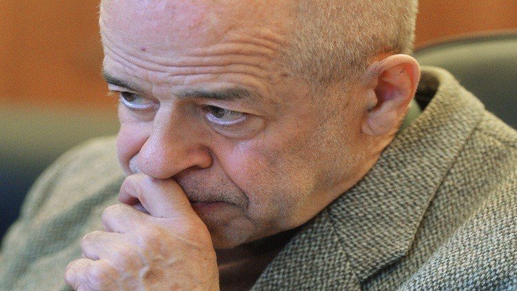 نعومكين: دول الخليج تسعى لتغيير النخبة الحاكمة في قطر