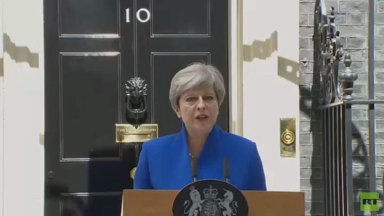 تيريزا ماي تتجه لتشكيل حكومة أقلية