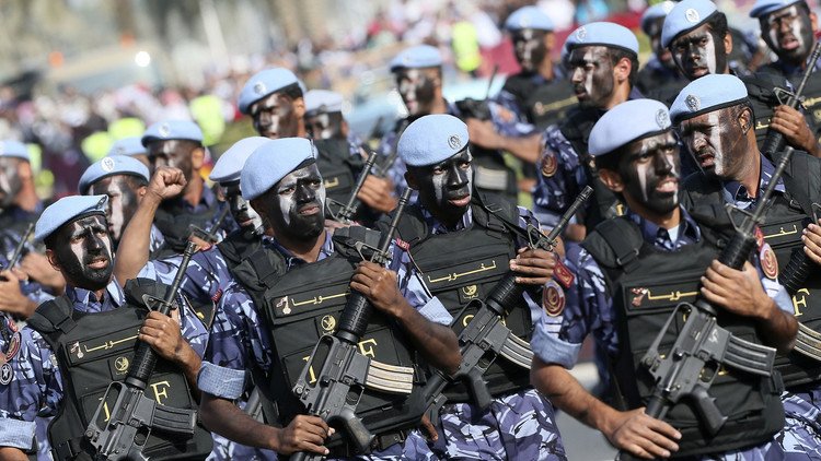 آل ثاني يتحدث عن القوات الباكستانية إلى قطر ومصير صفقات الأسلحة مع واشنطن