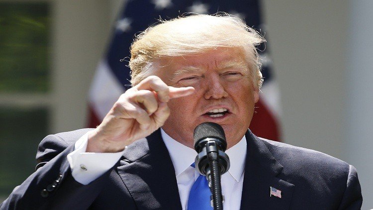 طفل سكرتيرة  بالبيت الأبيض يلهو بـ "تويتر" أمه ويخلق مشكلة 