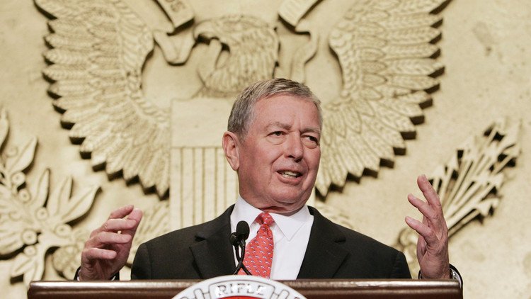 قطر تستعين بوزير أمريكي سابق لمواجهة جيرانها