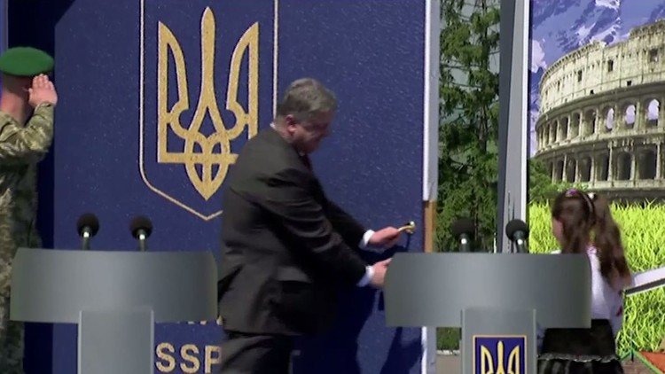 الرئيس الأوكراني يفتح الباب لمواطنيه إلى أوروبا