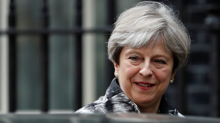 ماي لنواب من المحافظين: سأبقى طالما أردتم ذلك