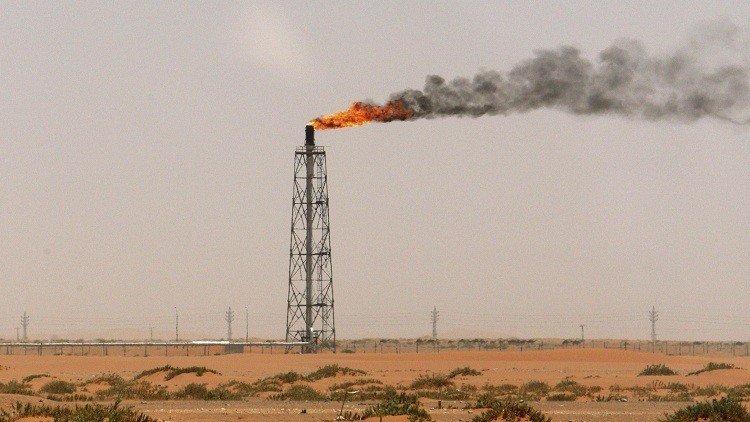 الرياض ستقلص توريد النفط لواشنطن إلى أدنى مستوى منذ 30 عاما 