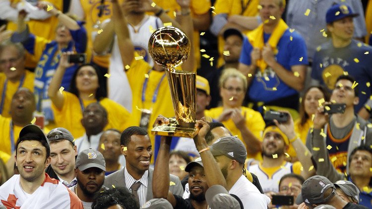 بطل الـ (NBA) يرفض مقابلة ترامب في البيت الأبيض