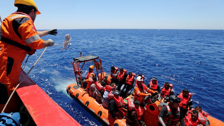 إنقاذ 1000 مهاجر قرب السواحل الليبية