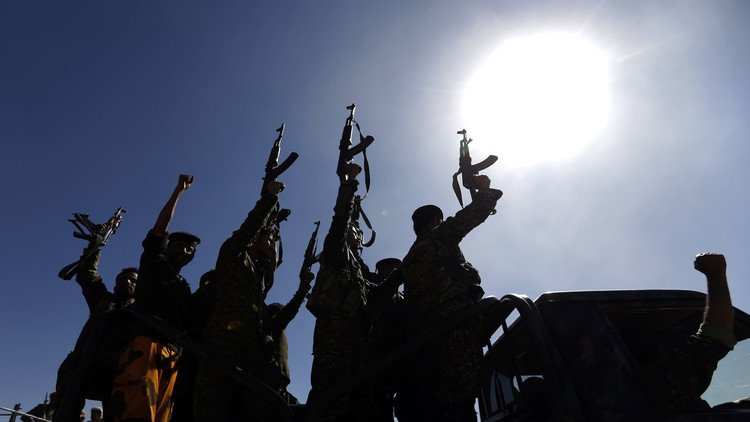 القوات الموالية للحوثيين تهدد بضرب العمق السعودي