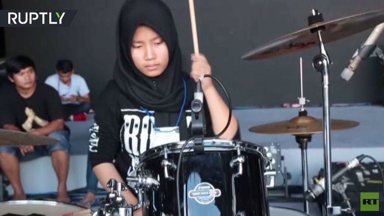 فرقة روك إندونيسية بنكهة إسلامية!