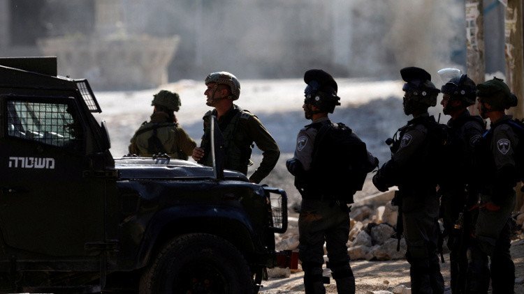 مقتل فلسطيني برصاص جنود إسرائيليين قرب رام الله بحجة محاولته تنفيذ عملية طعن 