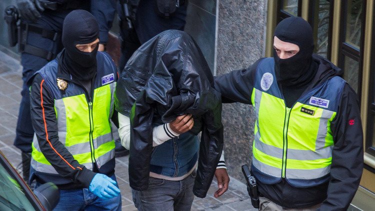 اعتقال 3 أشخاص للاشتباه بنشاطهم الإرهابي في مدريد