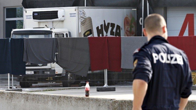 هنغاريا تحاكم 4 مهربين تسببوا بمجزرة شاحنة اللاجئين
