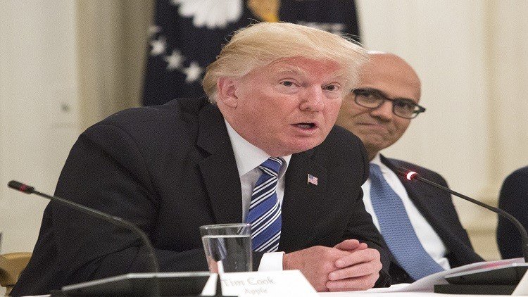 ترامب يعد الأمريكيين بتخفيض ضريبي تاريخي