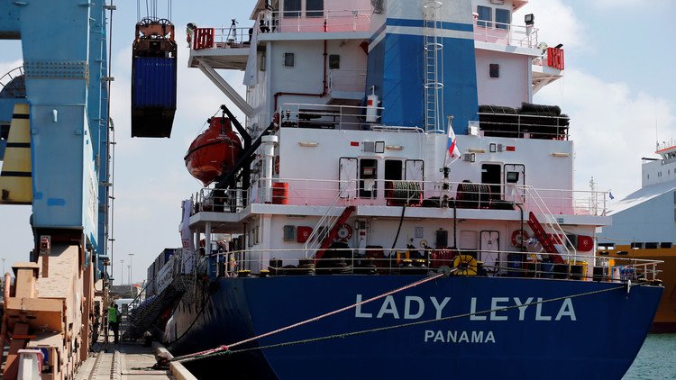 تركيا ترسل أول سفينة محملة بمواد غذائية إلى قطر