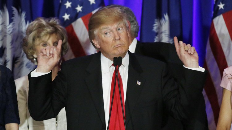 ترامب ينفي امتلاكه تسجيلات لكومي