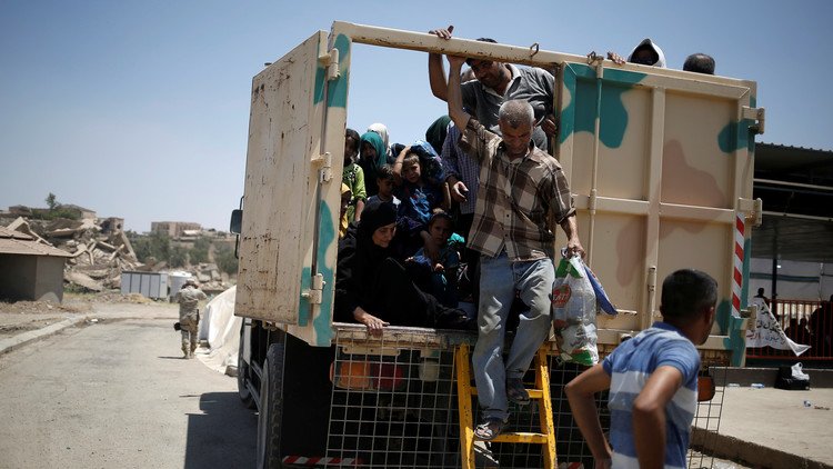 انتحاري يفجر نفسه بين نازحين من الموصل ويقتل 12 مدنيا