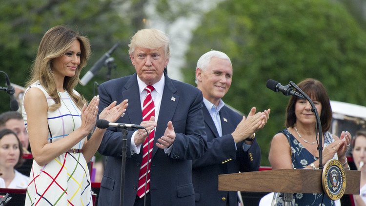 ترامب وميلانيا يحضران زفاف وزير أمريكي