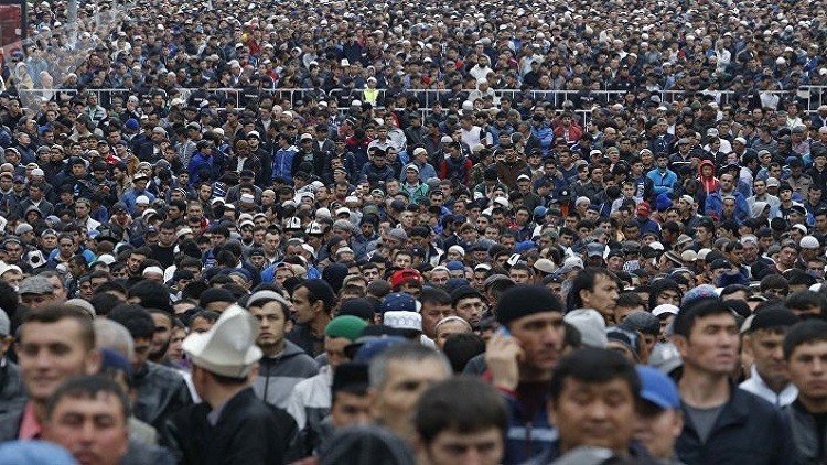 أكثر من ربع مليون مسلم يؤدون صلاة عيد الفطر في موسكو
