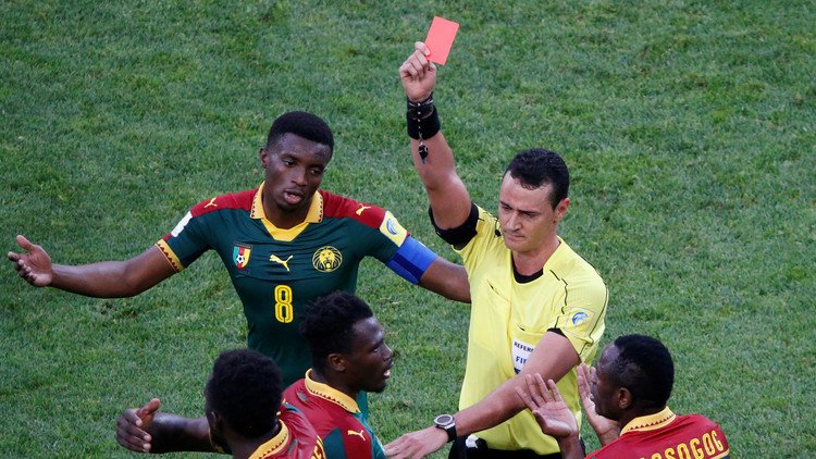 كأس القارات تشهد أول حالة طرد بتقنية الفيديو