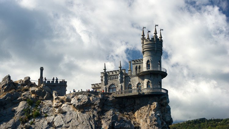 رئيس أوكرانيا يطلب تعديل وضع القرم في دستور البلاد