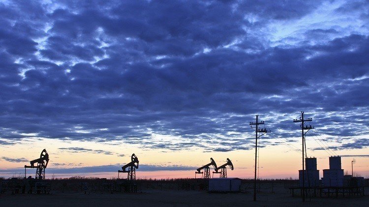 النفط يرتفع مدعوما ببيانات أمريكية