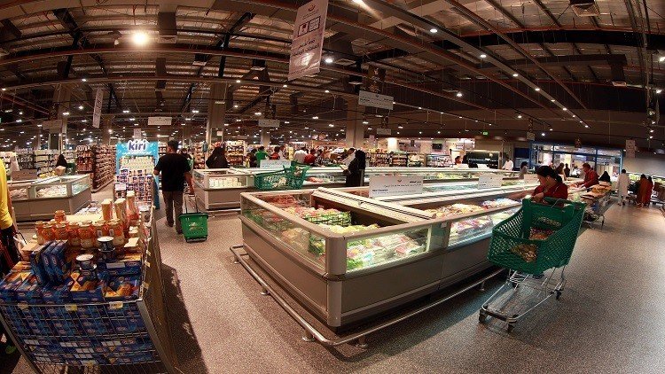 القطريون يقاطعون منتجات دول الحصار