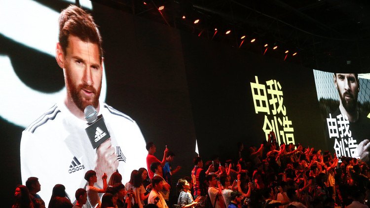 بالصور.. توافد أصدقاء ميسي لحضور حفل زفافه 