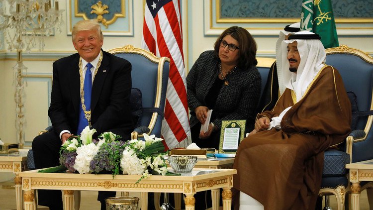 بلومبرغ تكشف عن سبب النزاع بين السعودية وقطر