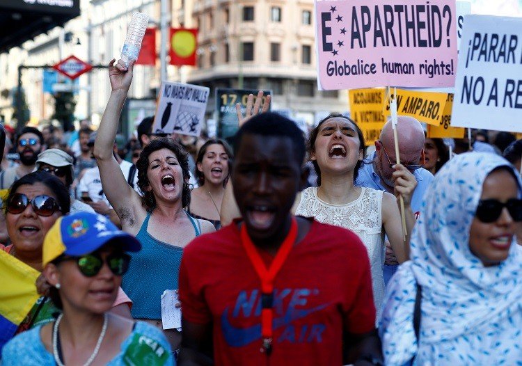 تظاهرة بإسبانيا للمطالبة باستقبال اللاجئين