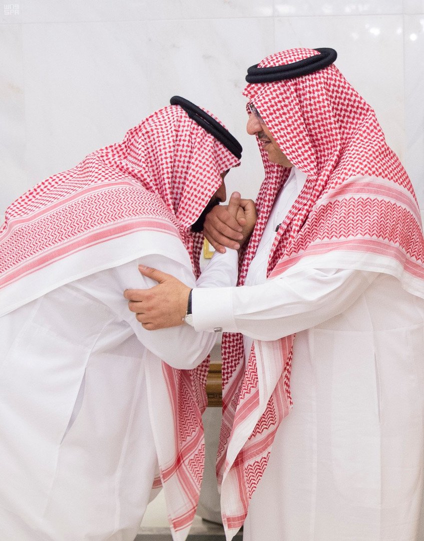 بالفيديو والصور.. السعوديون يبايعون محمد بن سلمان