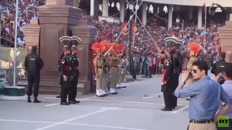 الهند وباكستان.. استعراض إغلاق الحدود