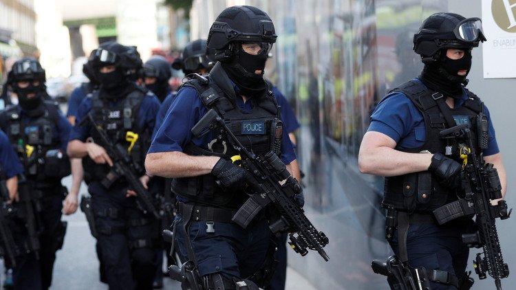 الشرطة البريطانية تعتقل 5 أشخاص للاشتباه بتخطيطهم لشن هجمات إرهابية