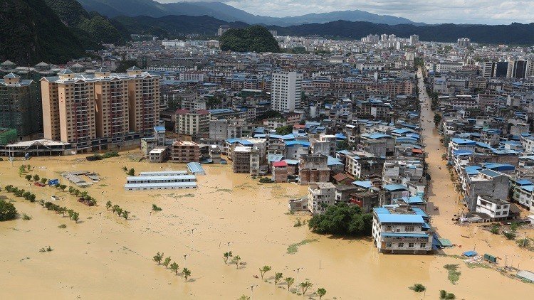 مصرع 15 شخصا وإجلاء عشرات الآلاف جراء الفيضانات في الصين