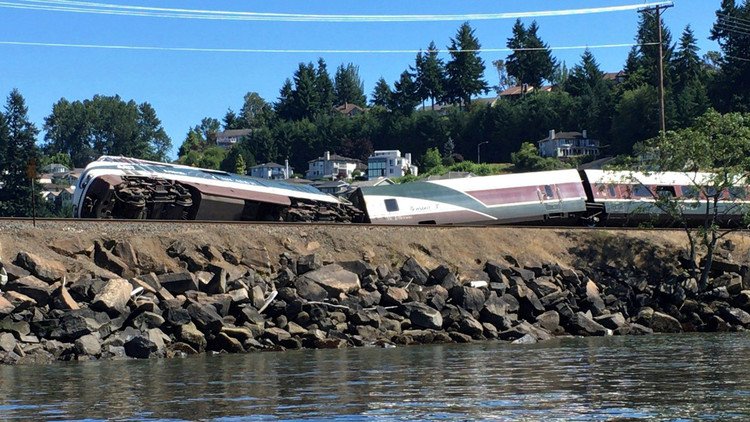 قطار يخرج عن مساره في واشنطن