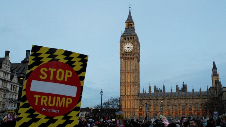 مسؤولون ومحتجون بريطانيون  ضد زيارة ترامب 
