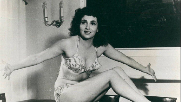 أشهر حسناوات إيطاليا جينا لولوبريدجيدا تكشف عن أفضل مستحضر تجميل للأنثى (صور)