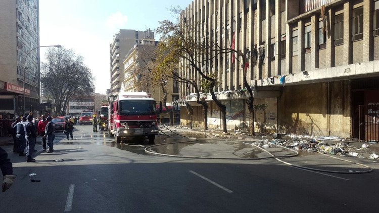 7 قتلى و7 مصابين جراء حريق مبنى في جنوب إفريقيا