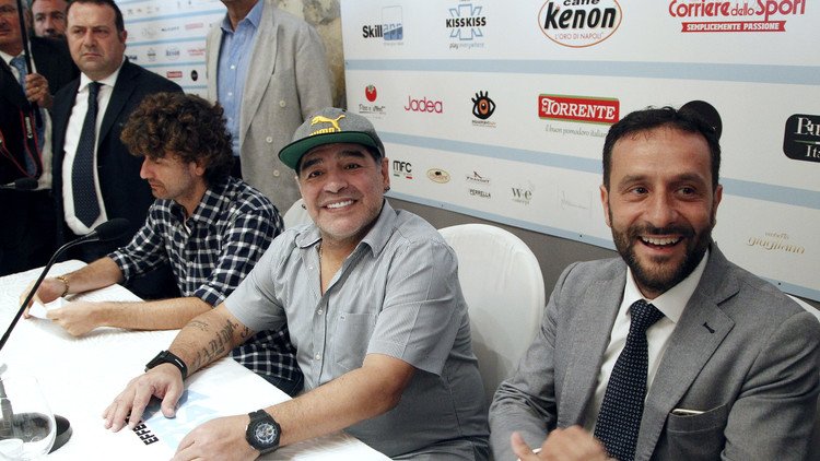 مارادونا يصبح مواطنا فخريا في نابولي