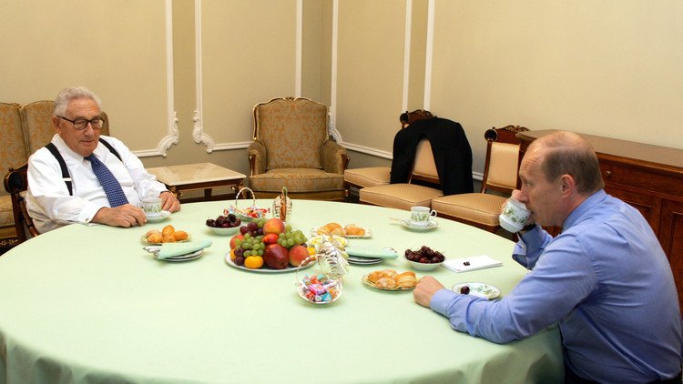 لماذا جاء هنري كيسنجر إلى موسكو؟ 