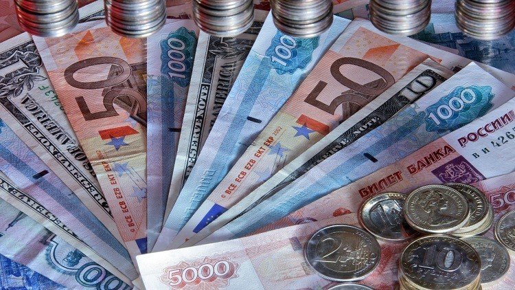 اليورو 69 روبلا لأول مرة منذ نوفمبر