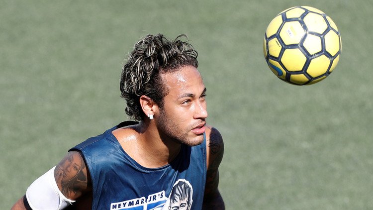 نيمار يؤكد أن ميسي هو برشلونة والعكس صحيح 