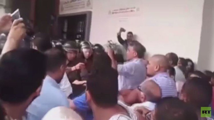 اشتباكات عنيفة بين الشرطة المغربية ومحتجين 