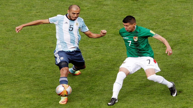 إشبيلية يضم الأرجنتيني بيتزارو 