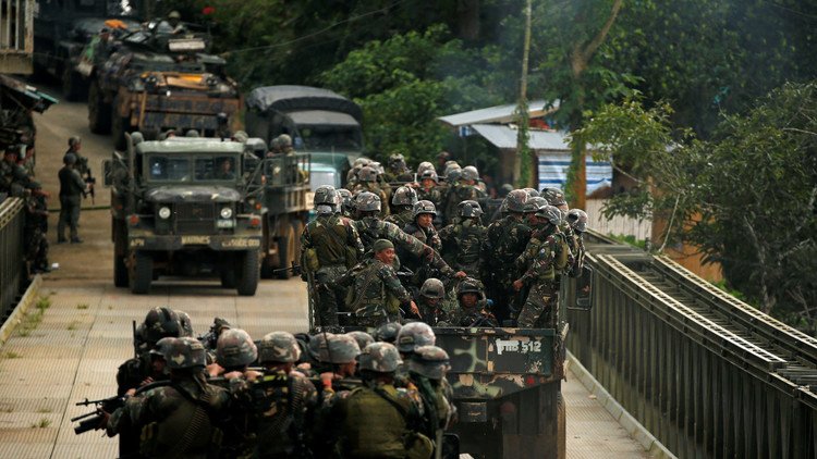 الجيش الفلبيني يقتل جنديين بالخطأ ويصيب عددا آخر