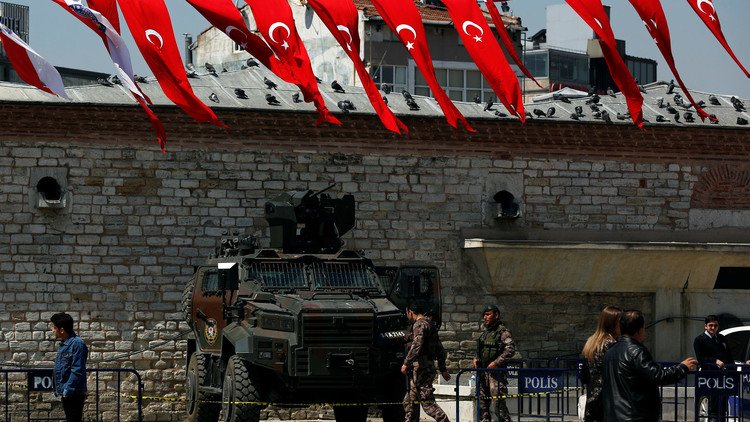 تركيا تعتقل 34 موظفا سابقا بالتلفزيون الحكومي