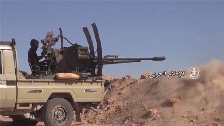 فيديو.. معركة بالحوامات والأسلحة الثقيلة في البادية السورية