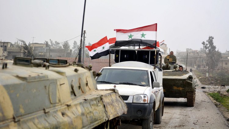 في محاولة لمحاصرة "داعش" ..الجيش السوري يدخل الحدود بين محافظتي الرقة وحمص
