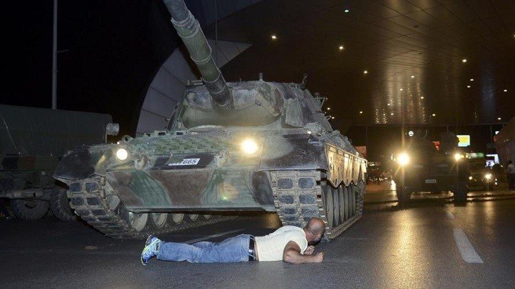 قطري يوثق في كتيب ليلة محاولة الانقلاب بتركيا