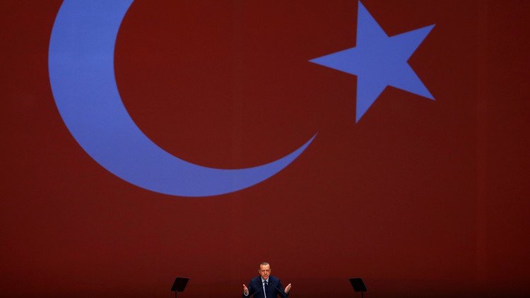 أردوغان يخير الغرب بين الفوز باحترام الأتراك أو دعم الإرهابيين