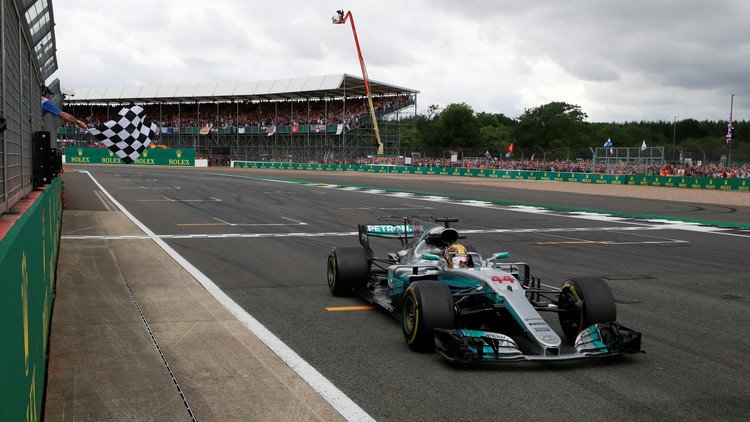 هاميلتون بطلا لجائزة بريطانيا الكبرى