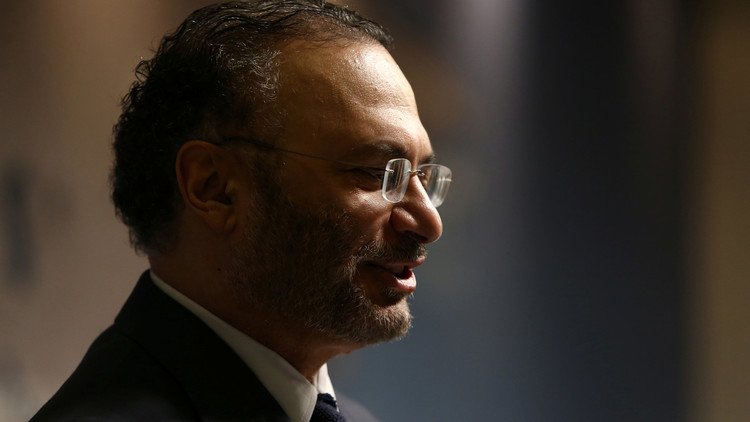 قرقاش يدعو لحل إقليمي للأزمة القطرية